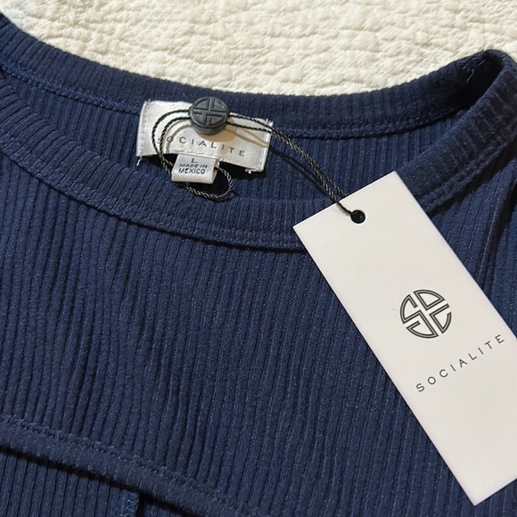 Socialite Ribbed Dress Front Cut-Out. Large. NWT - Picture 6 of 10